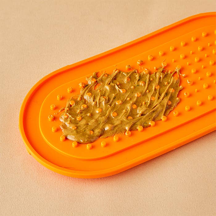Poochie Butter - 4oz Dog Calming Butter + Oval Lick Mat