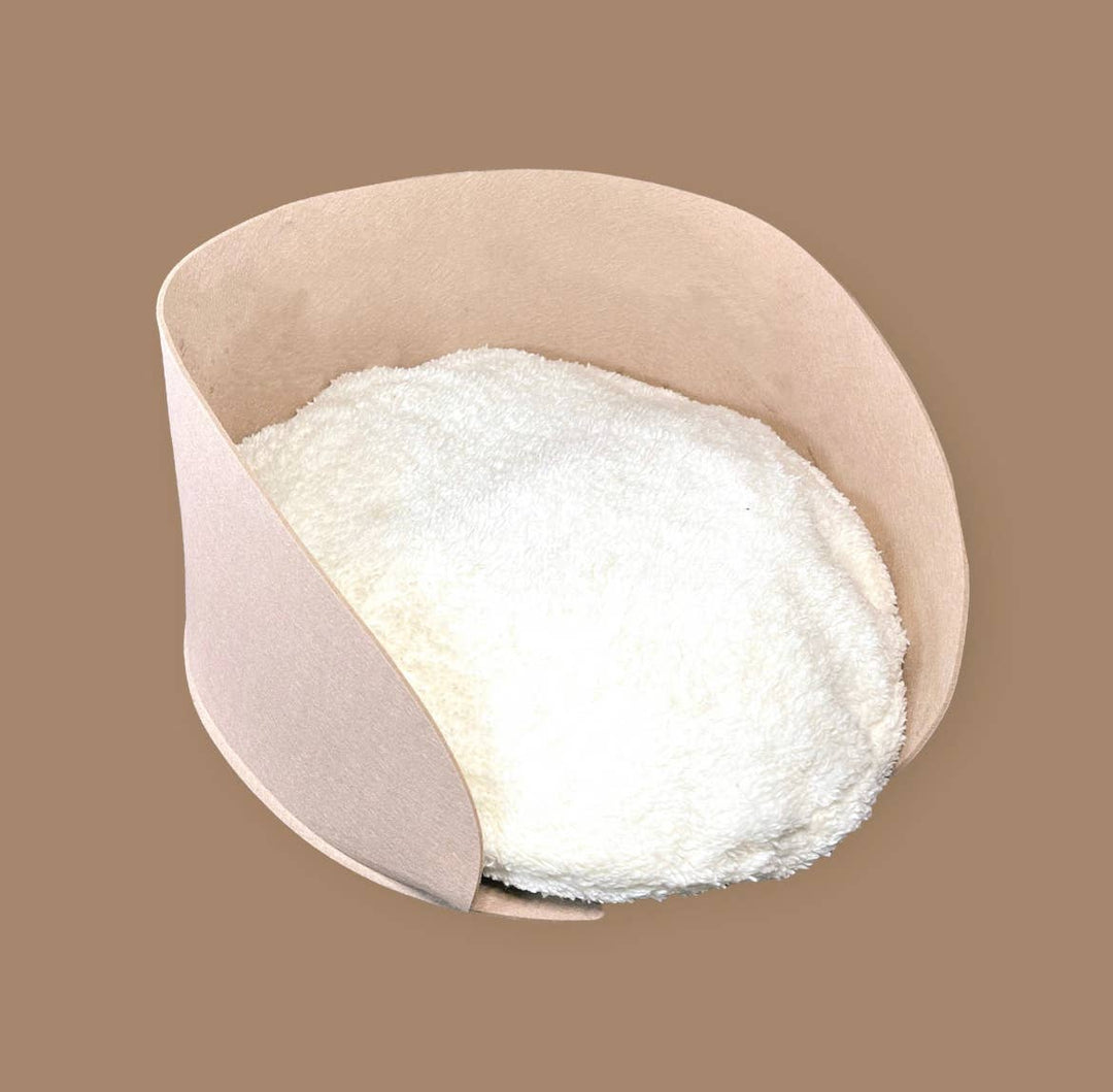 Frau Schnau - Round Felt Cat Bed
